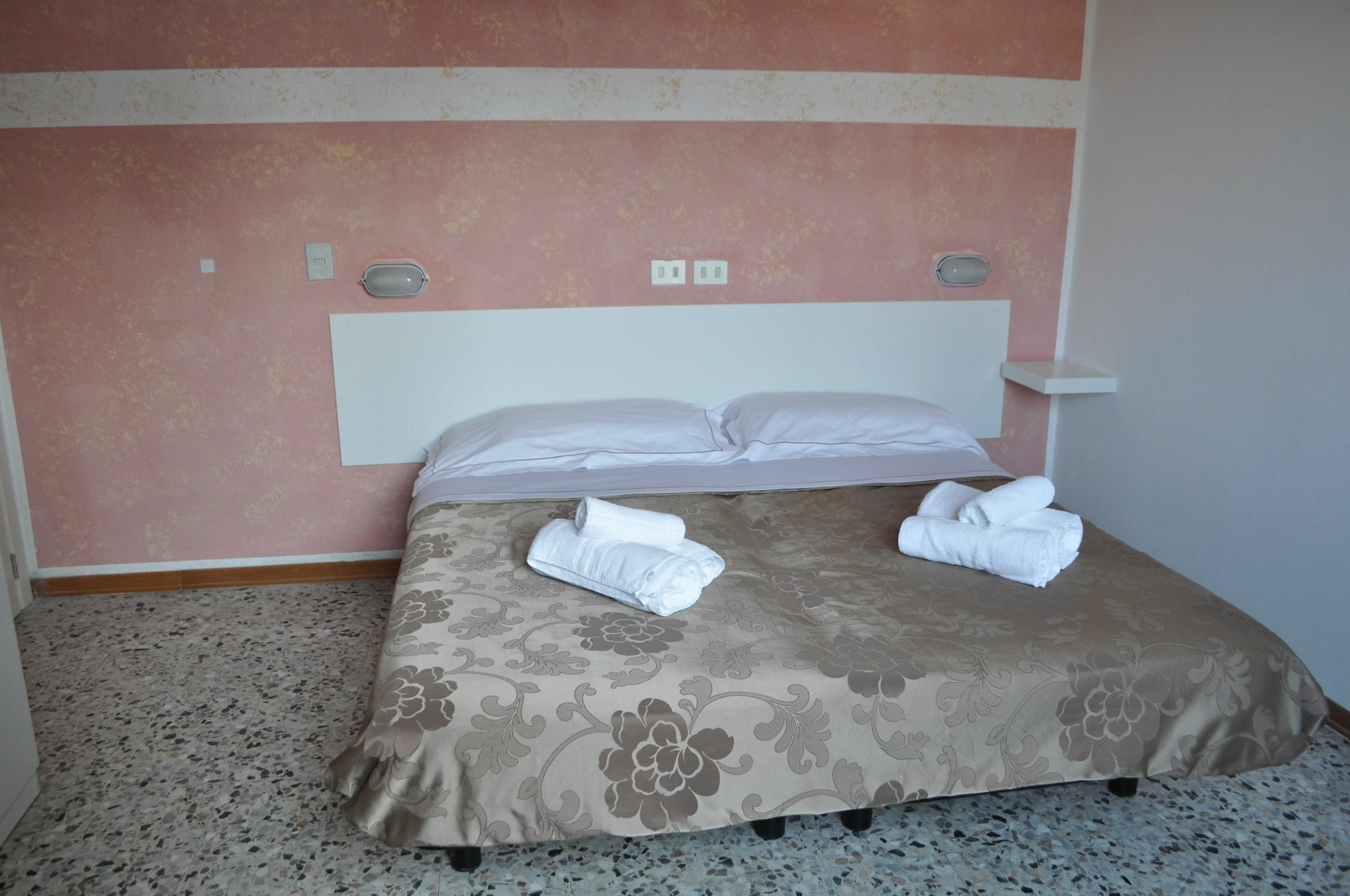 Hotel Urano Cattolica Exterior foto